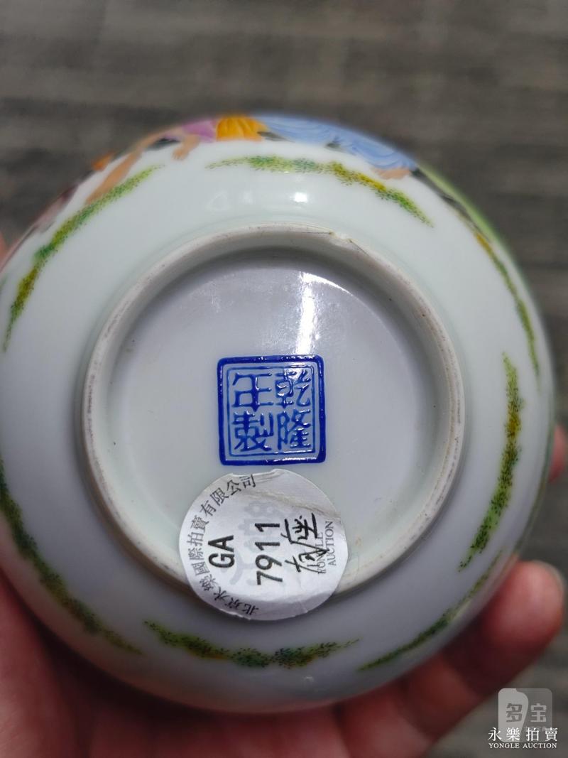 民国 珐琅彩西洋人物诗文蒜头瓶 - 图12